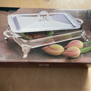 internacional silver company. silverplated. two quart server